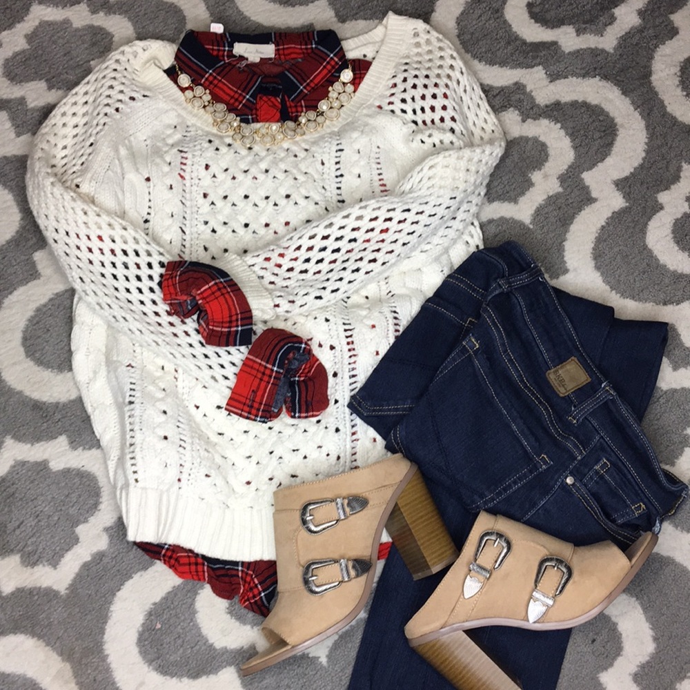 American Eagle Ivory Sweater Size M EC
